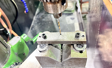 穴あけ治具（1）